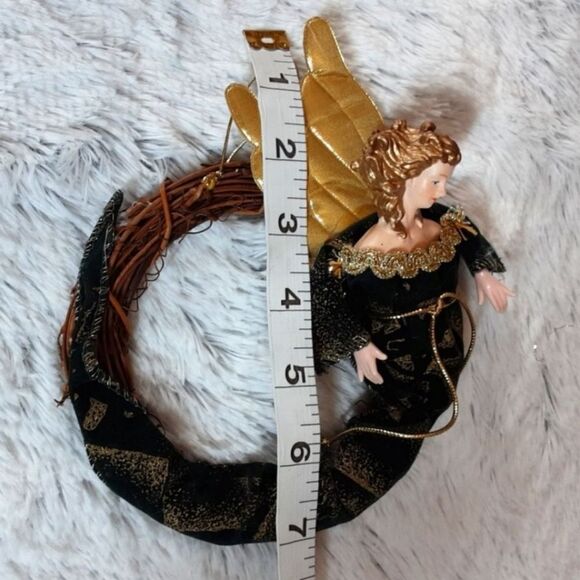 Vintage1 Ornament Porcelain Angel Velvet Brocade Robe Grapevine Wreath 7" - Picture 6 of 13